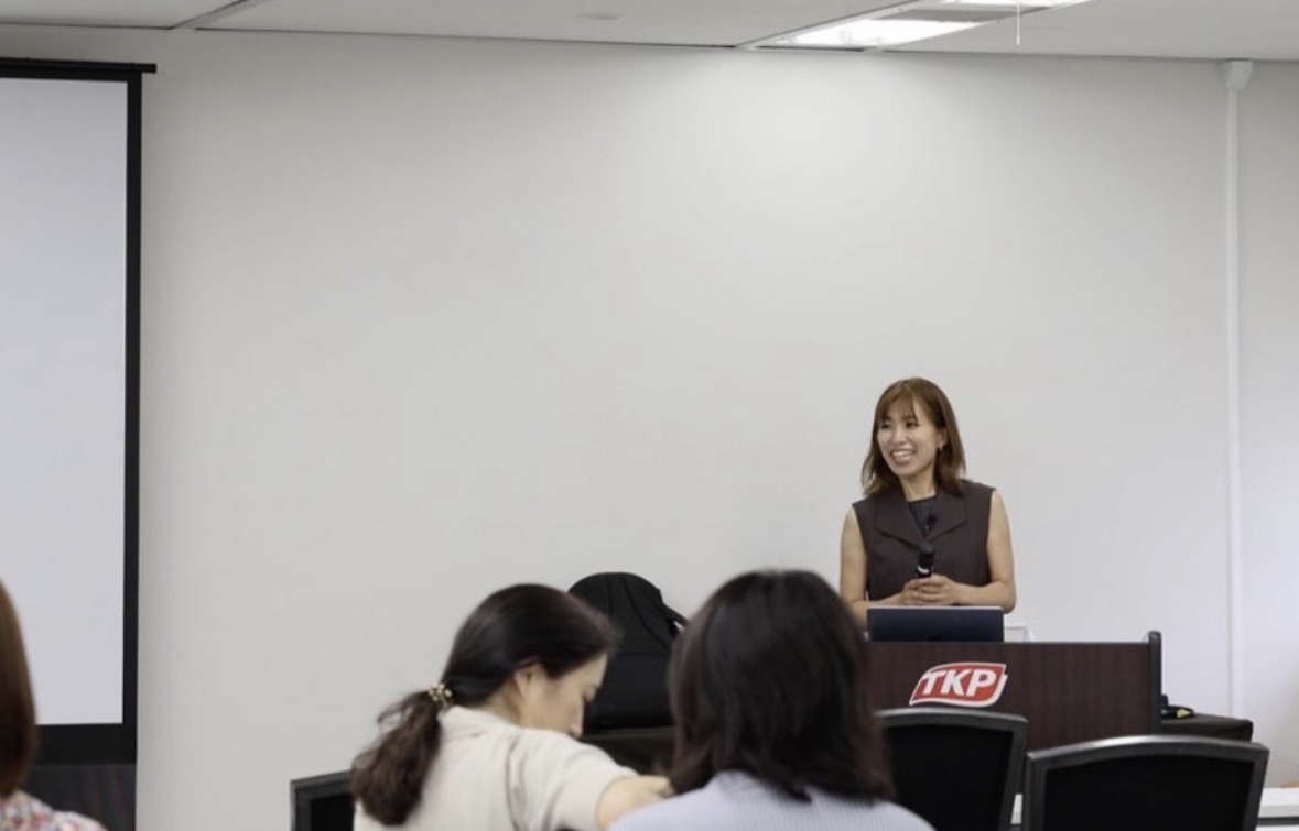英語を学ぶのをやめて欲しいと思ってます。